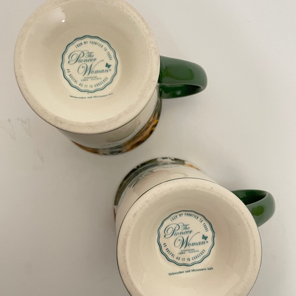 2 Authentic The Pioneer Woman Rose Shadow 18-Ounce Footed Latte Mug White Green - Picture 7 of 9